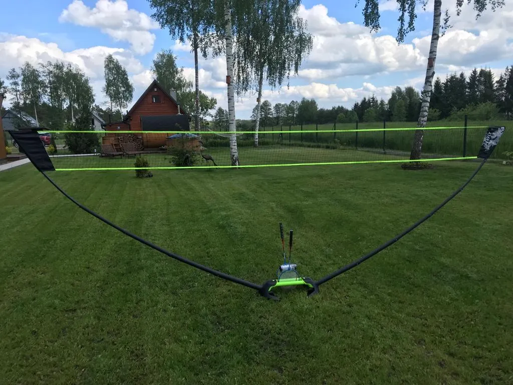 Prywatne boisko sportowe na terenie obiektu Domki Kozin dla aktywnych