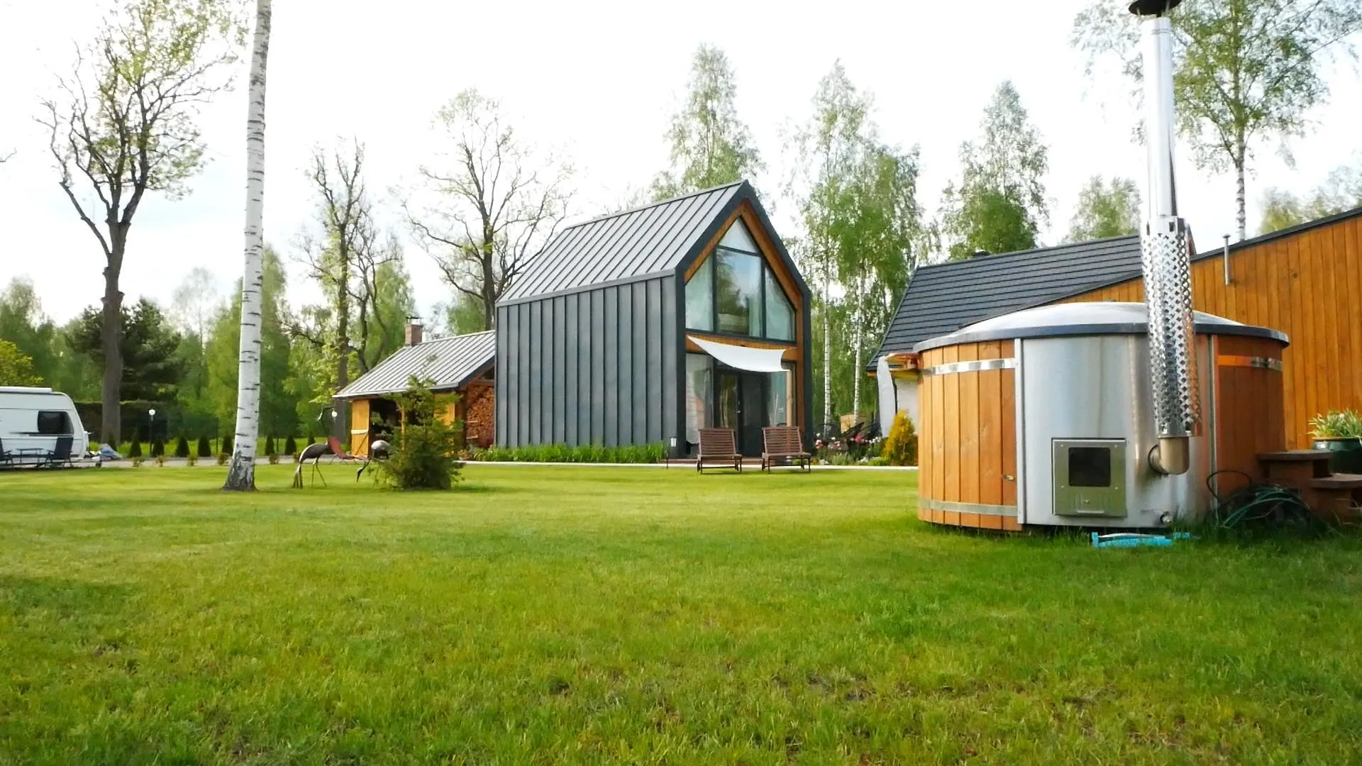 Panorama całego obiektu Domki Kozin – Twój kawałek Mazur